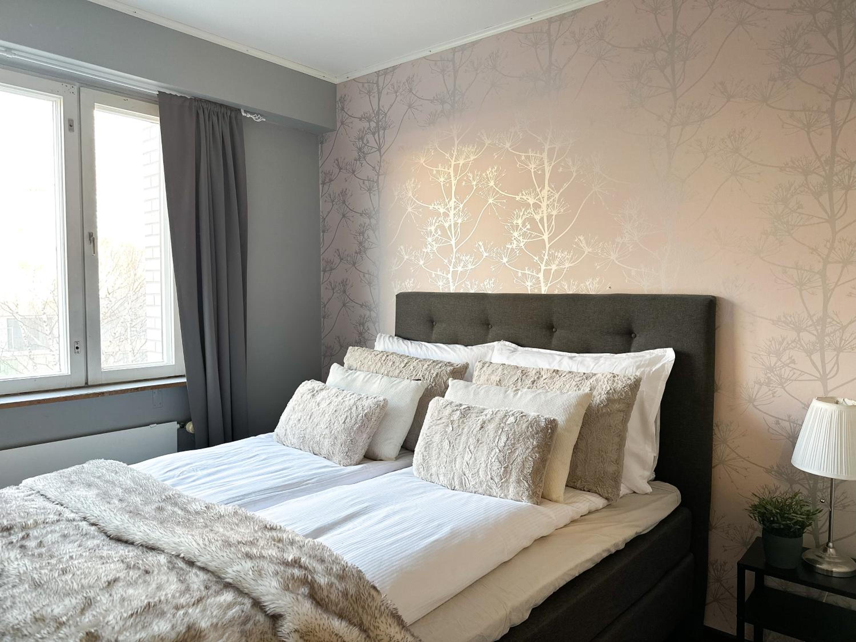 Riverside City Suite by BookLapland