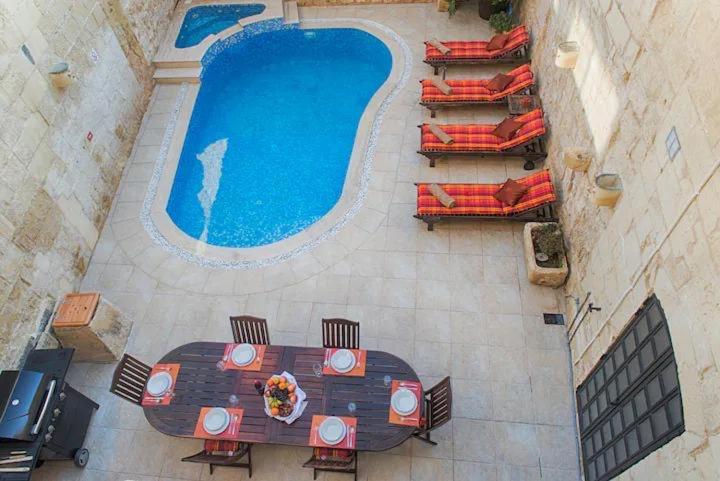 Id-Dwejra House of Character with private pool and Jaccuzi