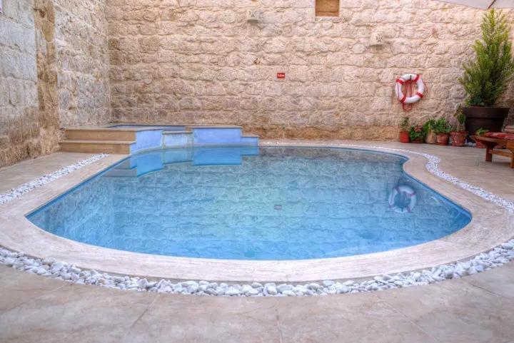 Id-Dwejra House of Character with private pool and Jaccuzi