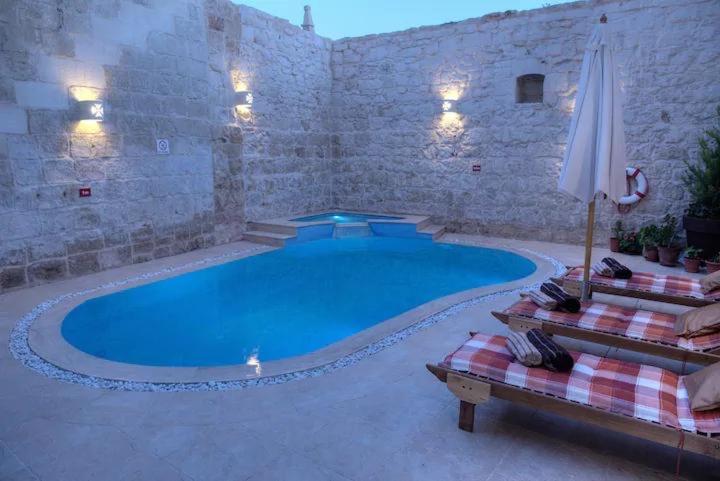 Id-Dwejra House of Character with private pool and Jaccuzi