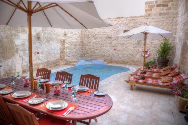 Id-Dwejra House of Character with private pool and Jaccuzi photo 2