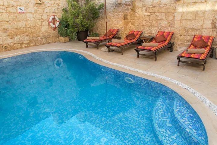 Id-Dwejra House of Character with private pool and Jaccuzi