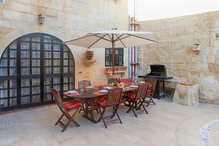 Id-Dwejra House of Character with private pool and Jaccuzi