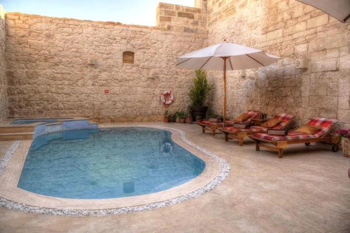 Id-Dwejra House of Character with private pool and Jaccuzi