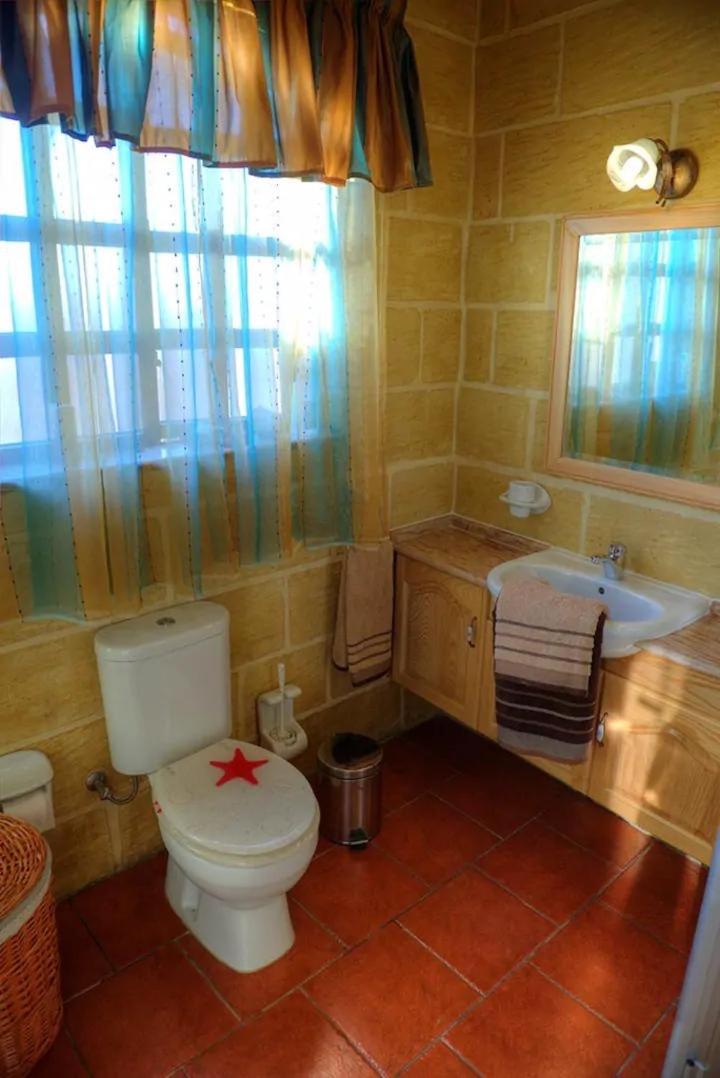 Id-Dwejra House of Character with private pool and Jaccuzi