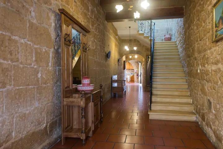 Id-Dwejra House of Character with private pool and Jaccuzi
