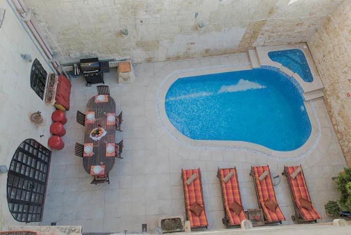 Id-Dwejra House of Character with private pool and Jaccuzi