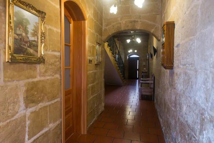 Id-Dwejra House of Character with private pool and Jaccuzi