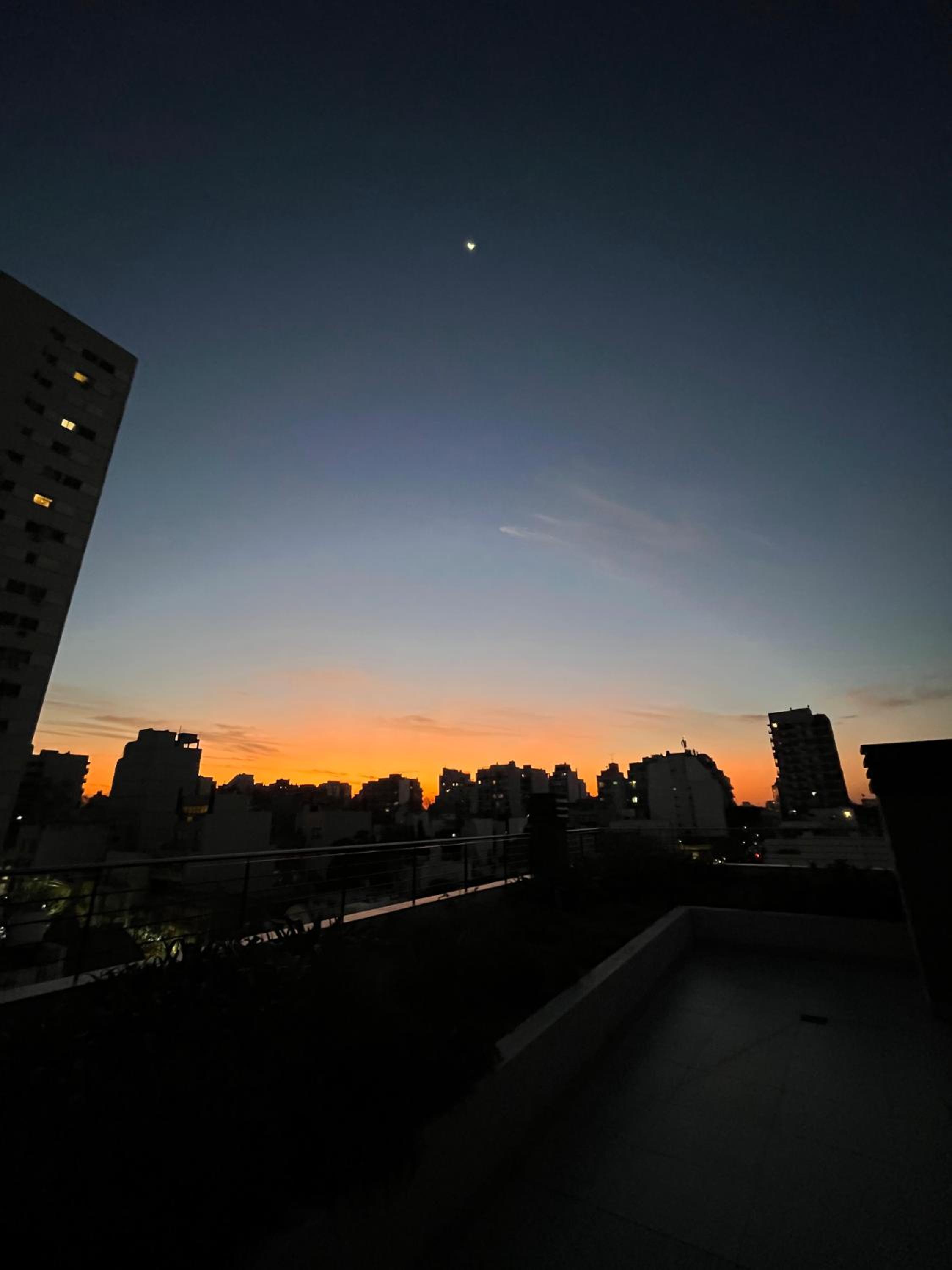 Moderno estudio con terraza y parrilla en Palermo