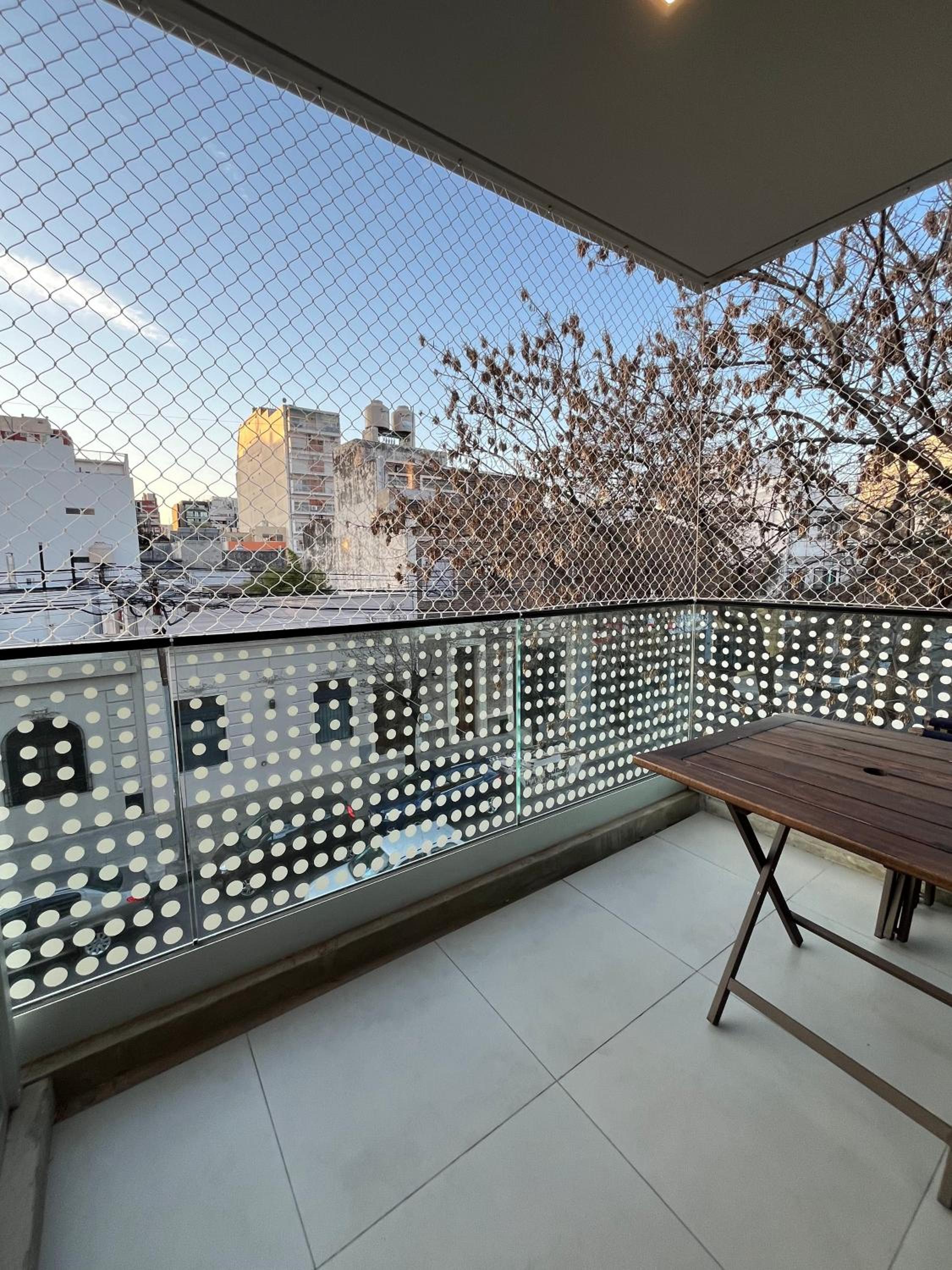 Moderno estudio con terraza y parrilla en Palermo