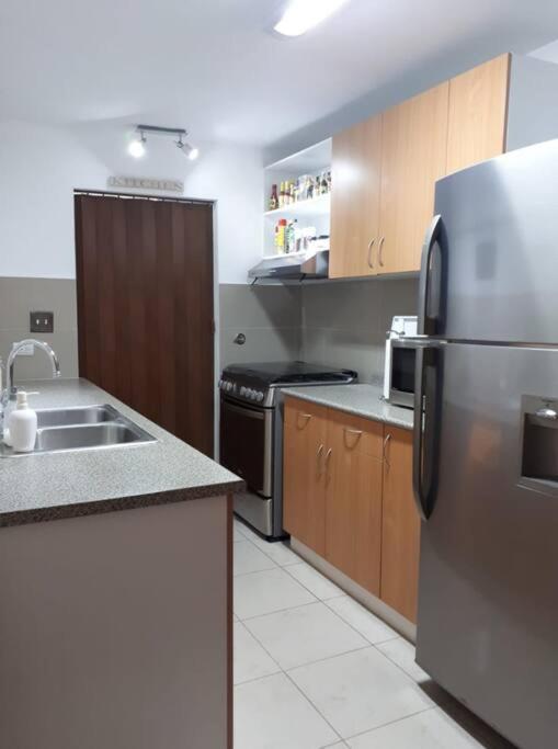 Cozy Apartment near Metro Station Ave 12 Oct view 3