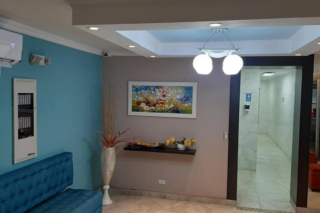 Cozy Apartment near Metro Station Ave 12 Oct view 4