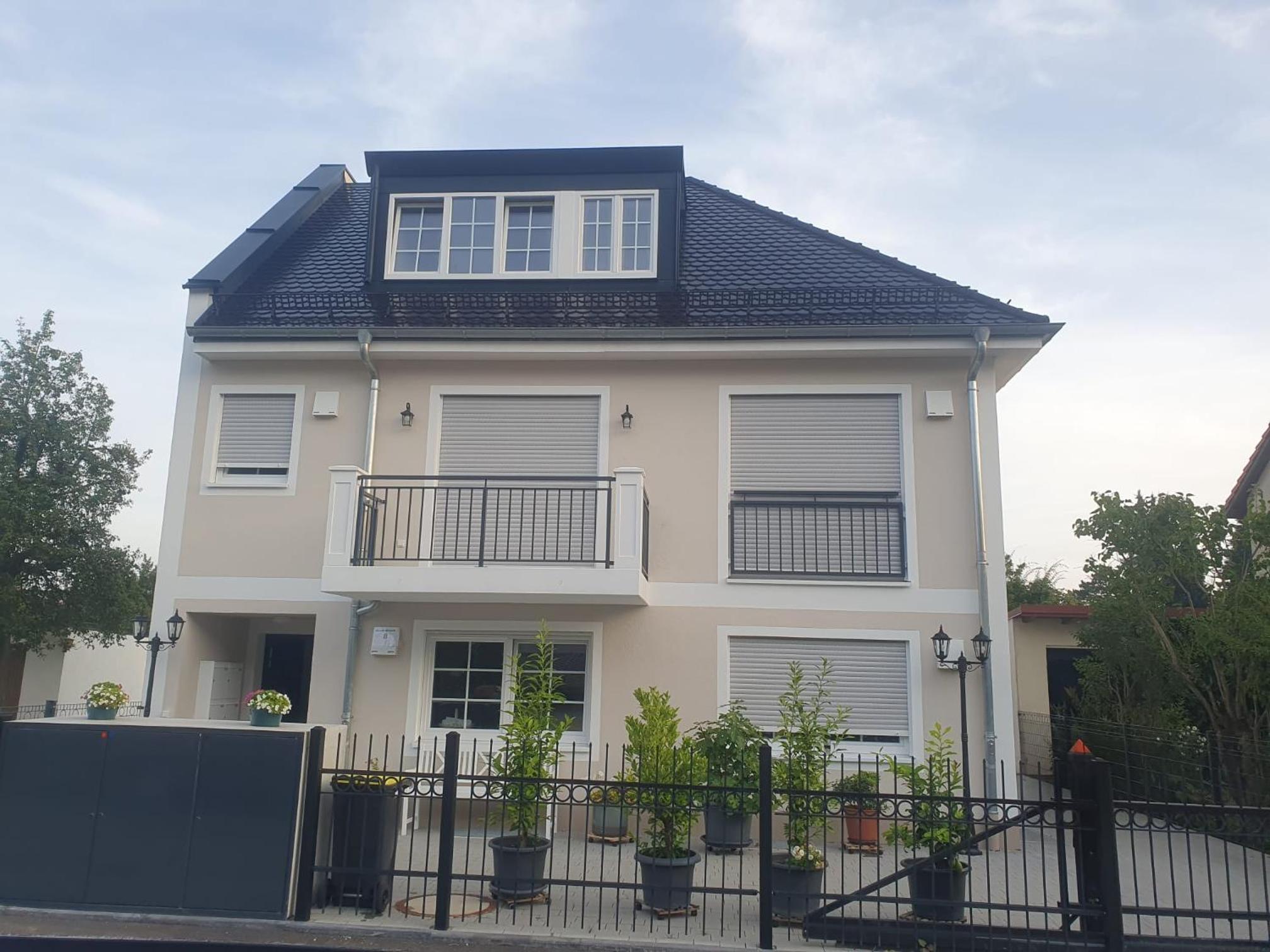 Exklusive Neubau Dachterrassenwohnung mit Wohnungslift in Vierfamilienvilla