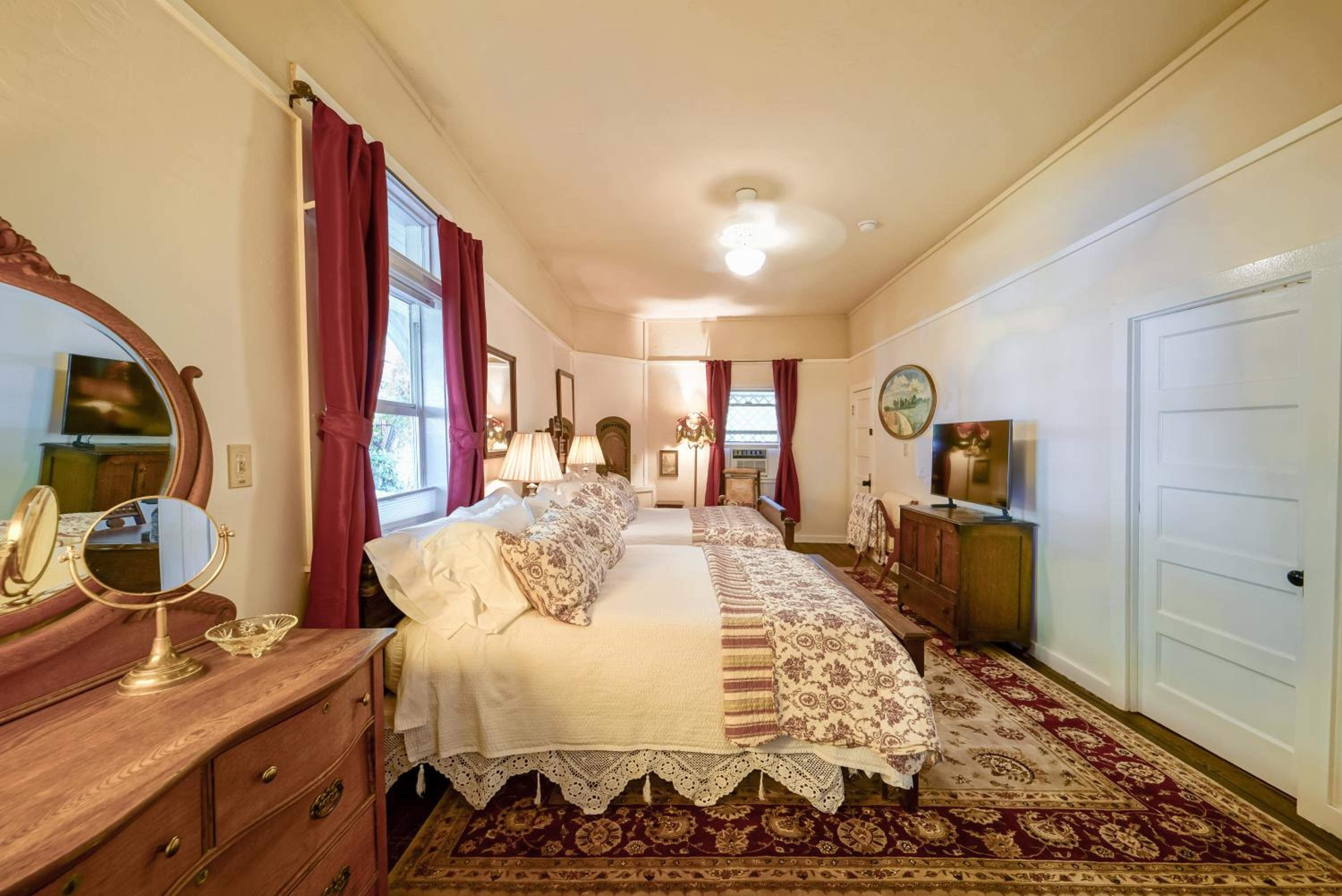 Weaverville Hotel