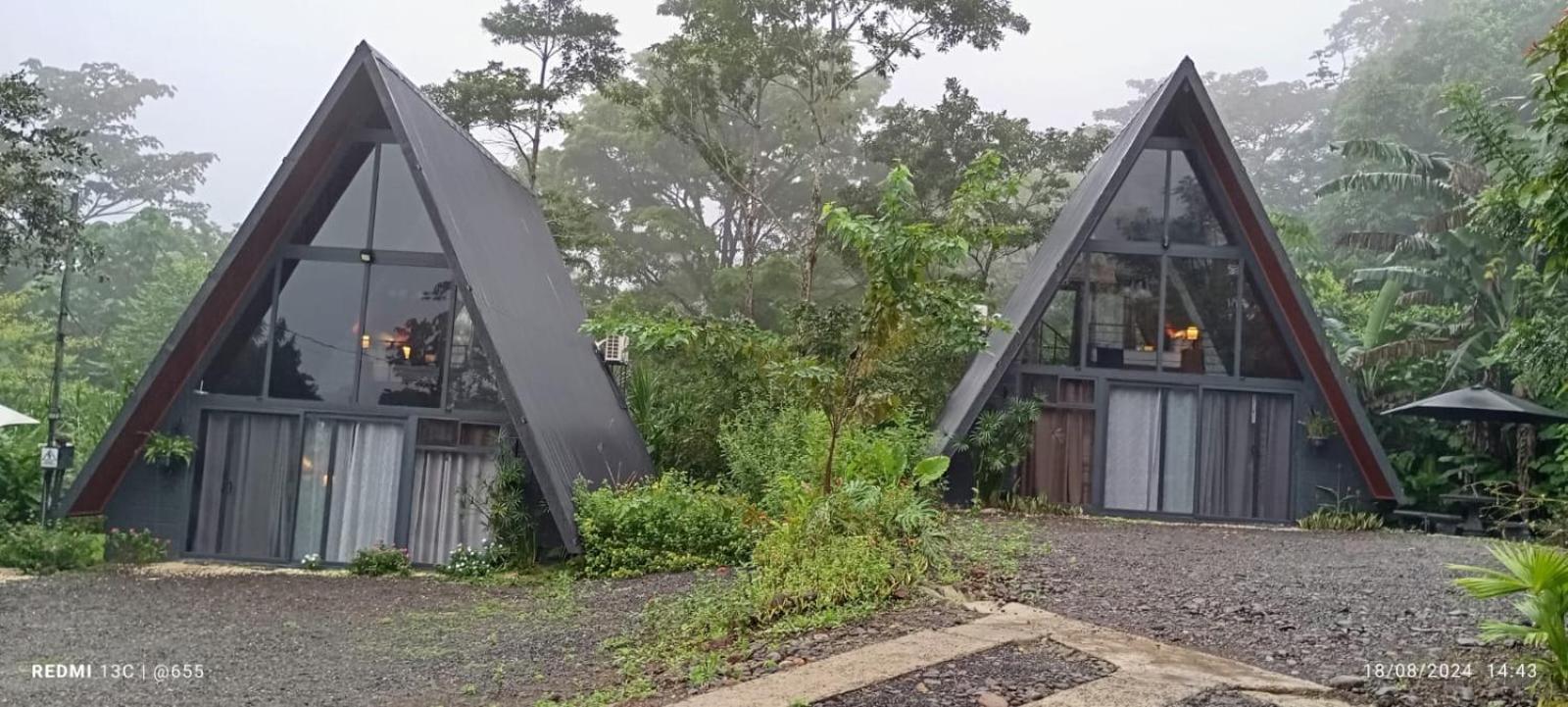 Yarumo Lodge, Río Celeste Black Chalets