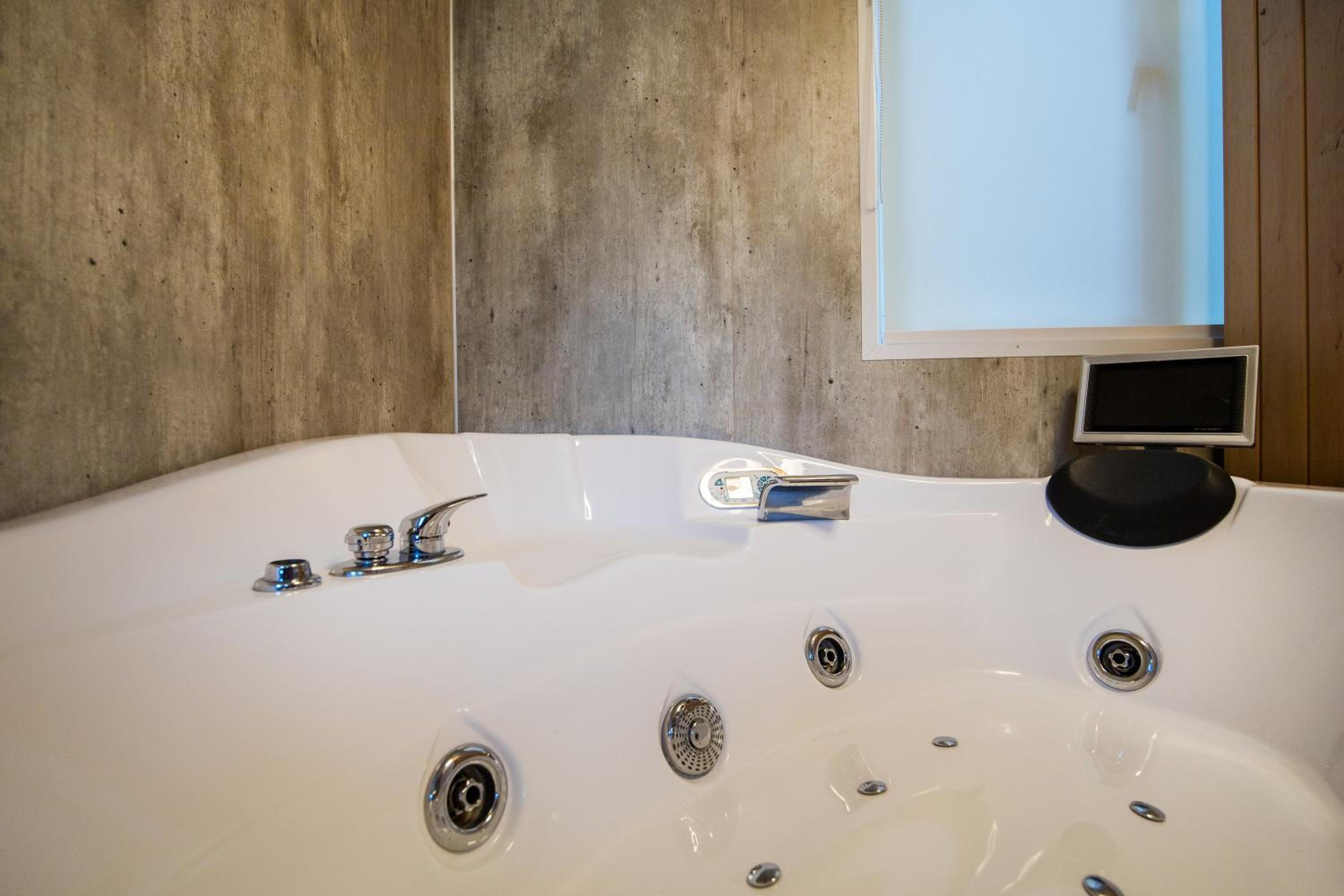 Chalet voor Stellen met een Whirlpool en een Sauna voor Ontspanning view 2