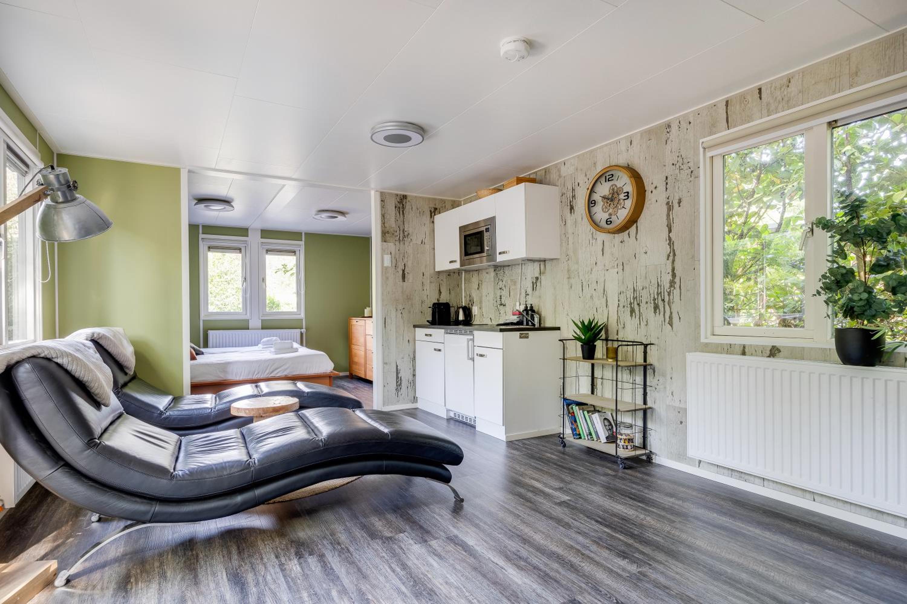 Chalet voor Stellen met een Whirlpool en een Sauna voor Ontspanning view 4