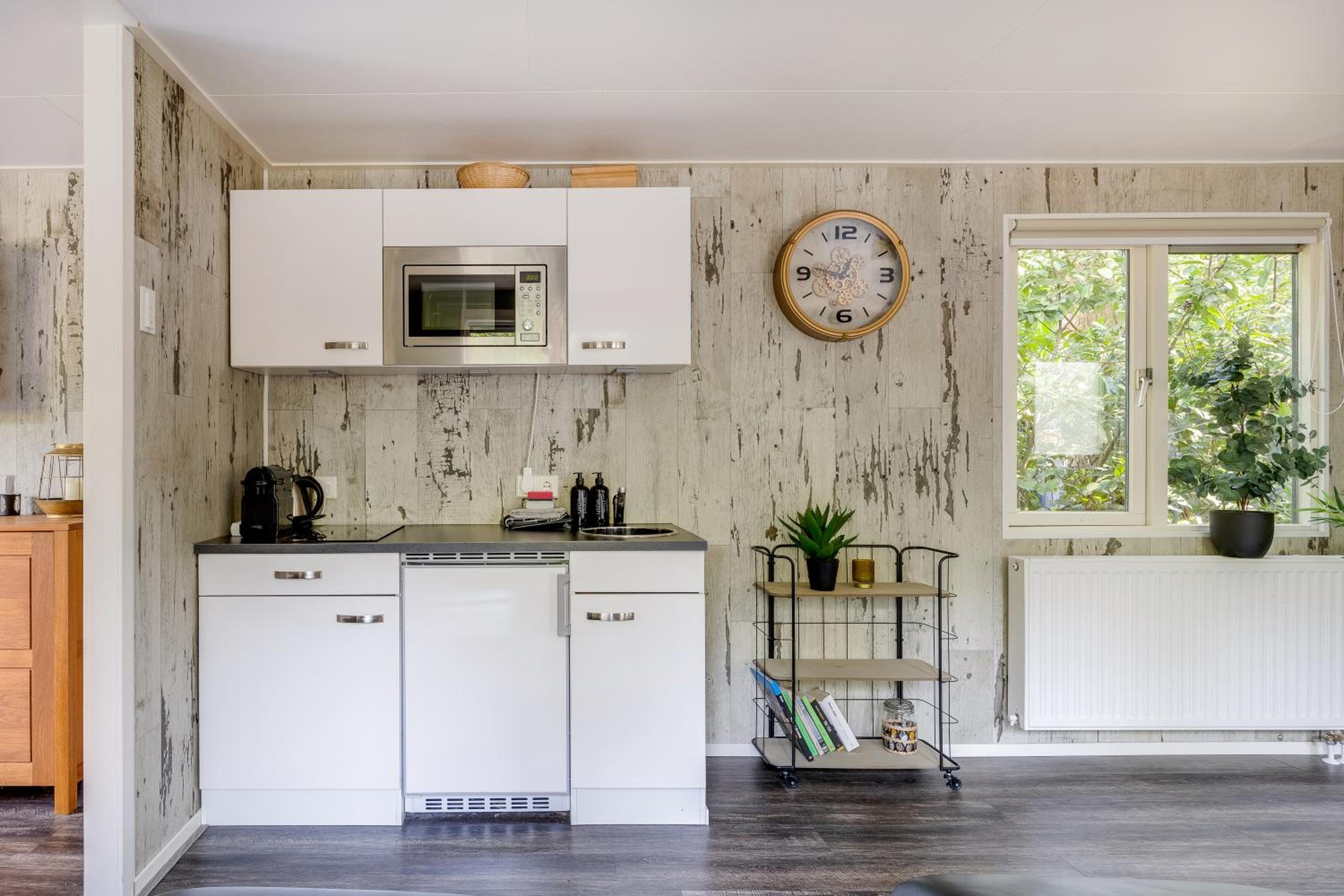 Chalet voor Stellen met een Whirlpool en een Sauna voor Ontspanning view 5