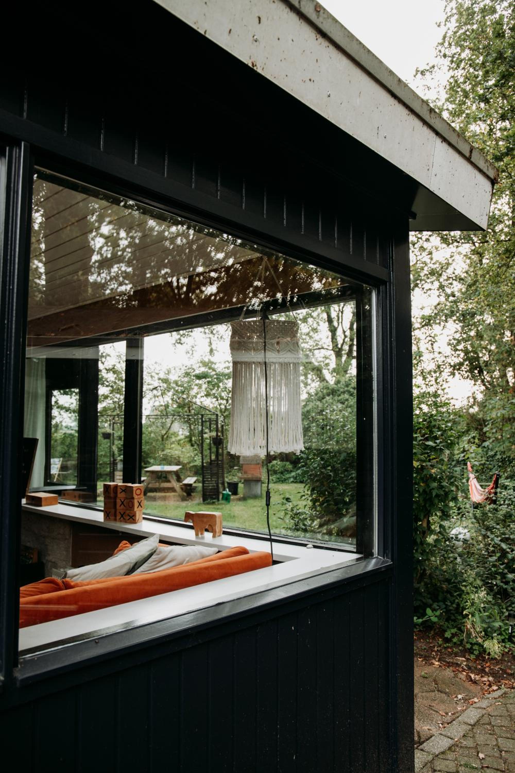 Familie Buitenhuys Cozy Cottage with bathtub, sauna, play elements and big garden view 5