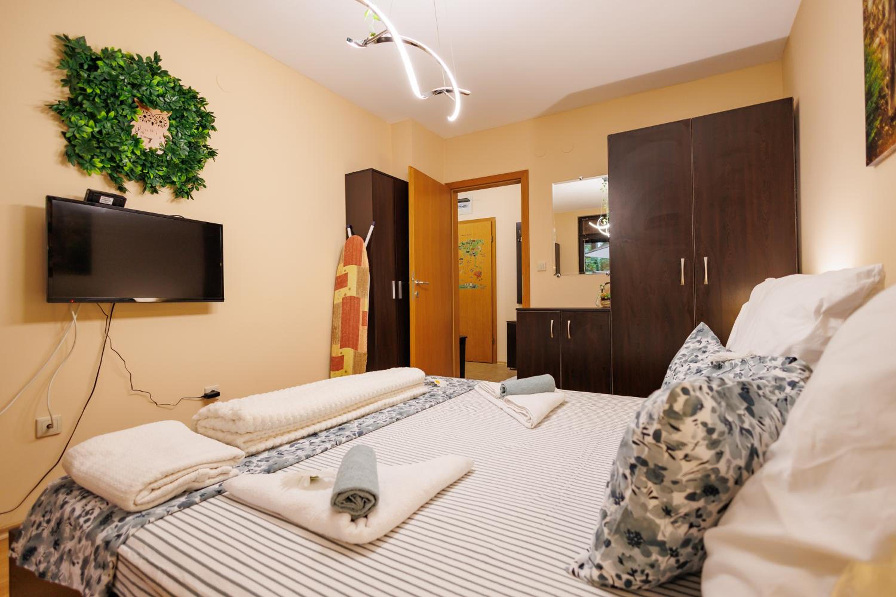 Garden apartment Aspen Suites A008