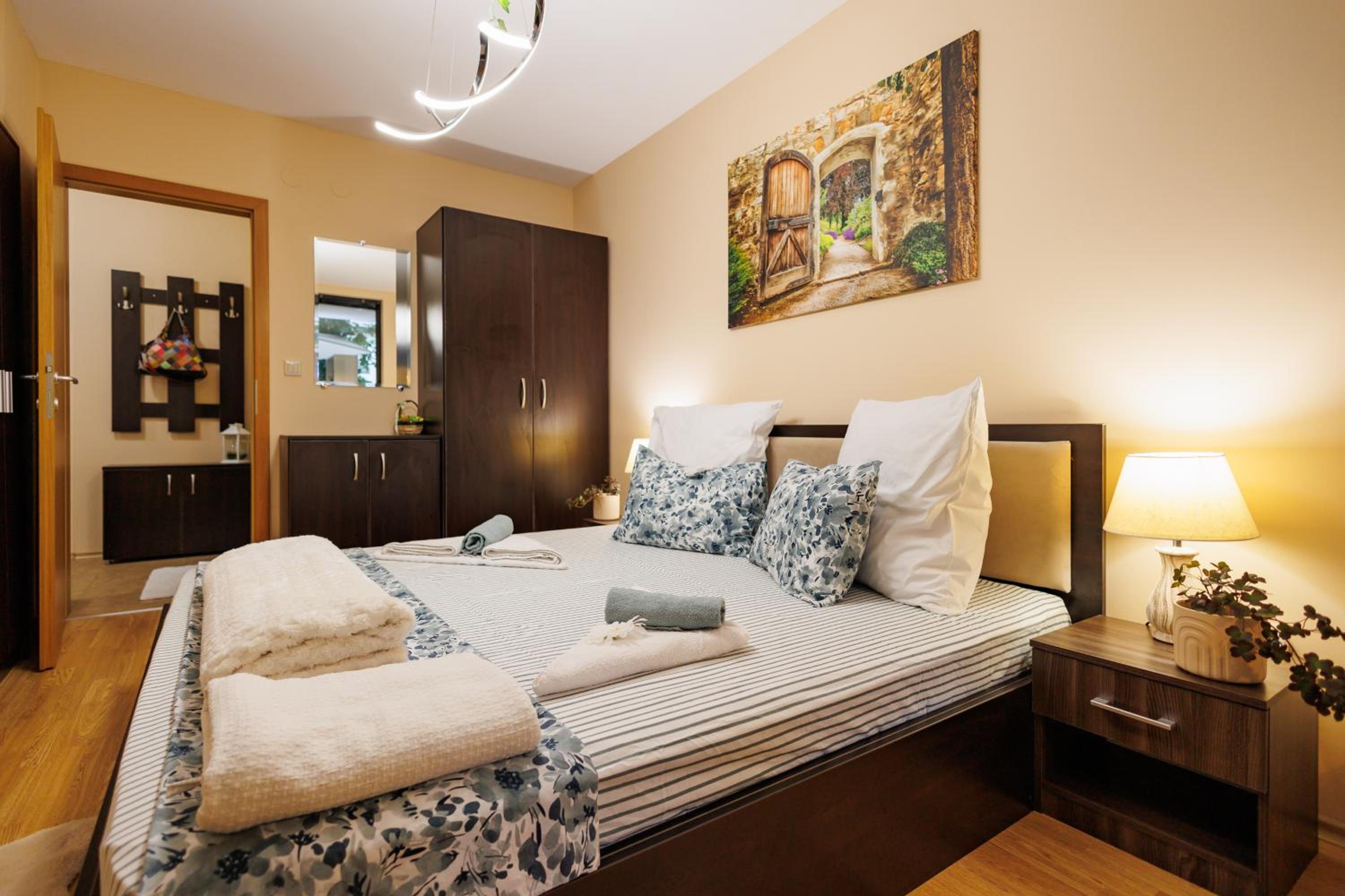 Garden apartment Aspen Suites A008