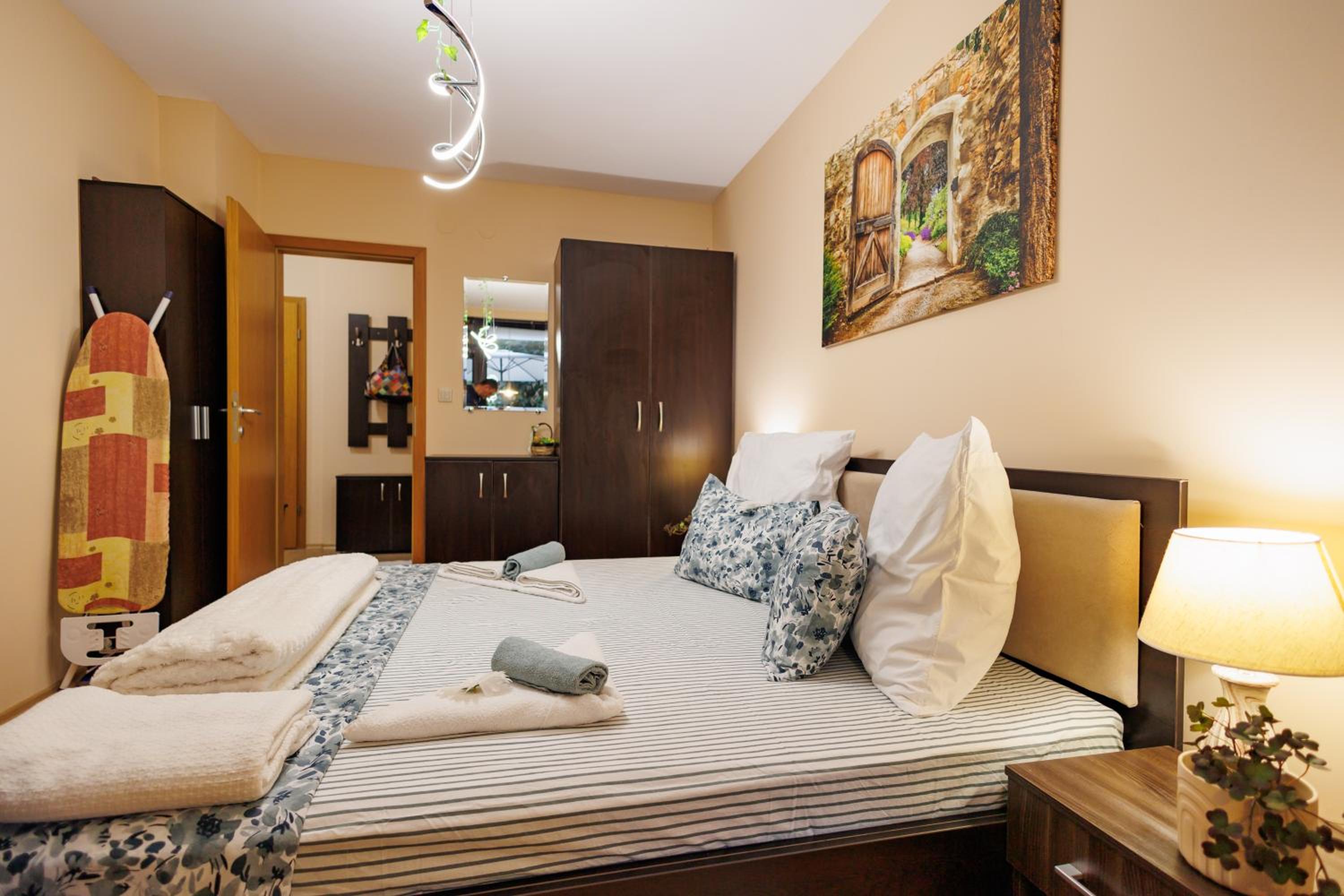 Garden apartment Aspen Suites A008