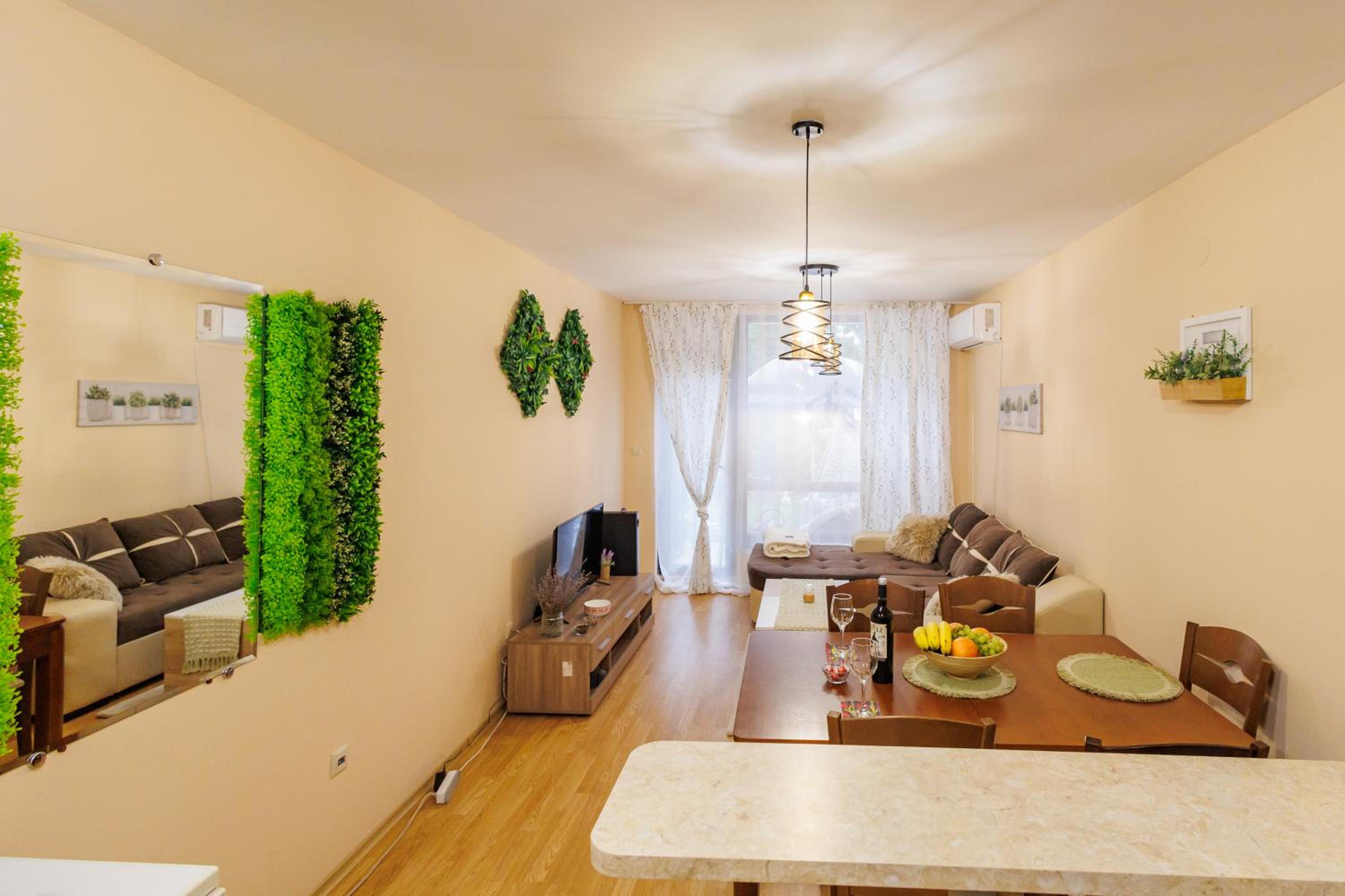 Garden apartment Aspen Suites A008