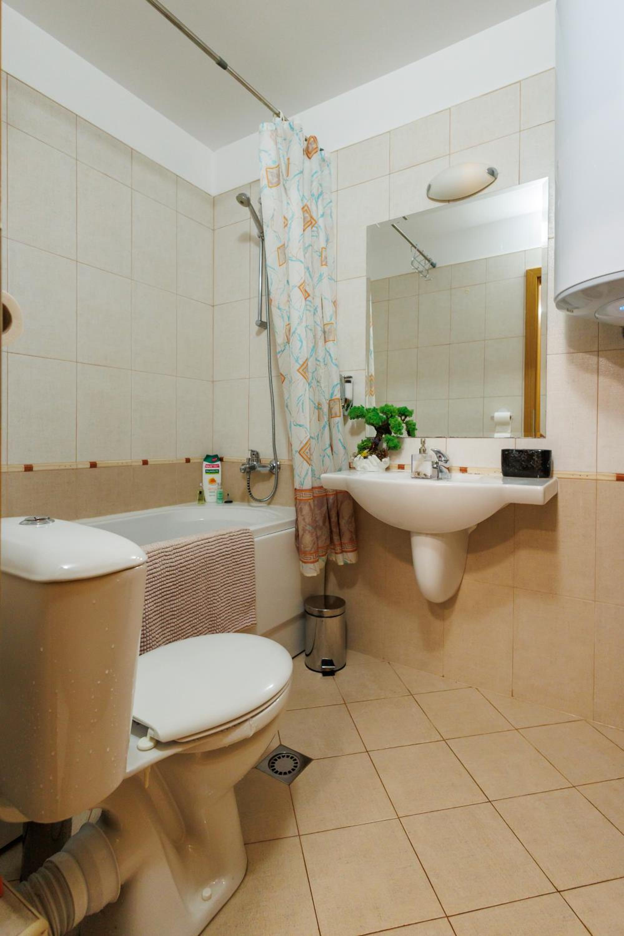 Garden apartment Aspen Suites A008