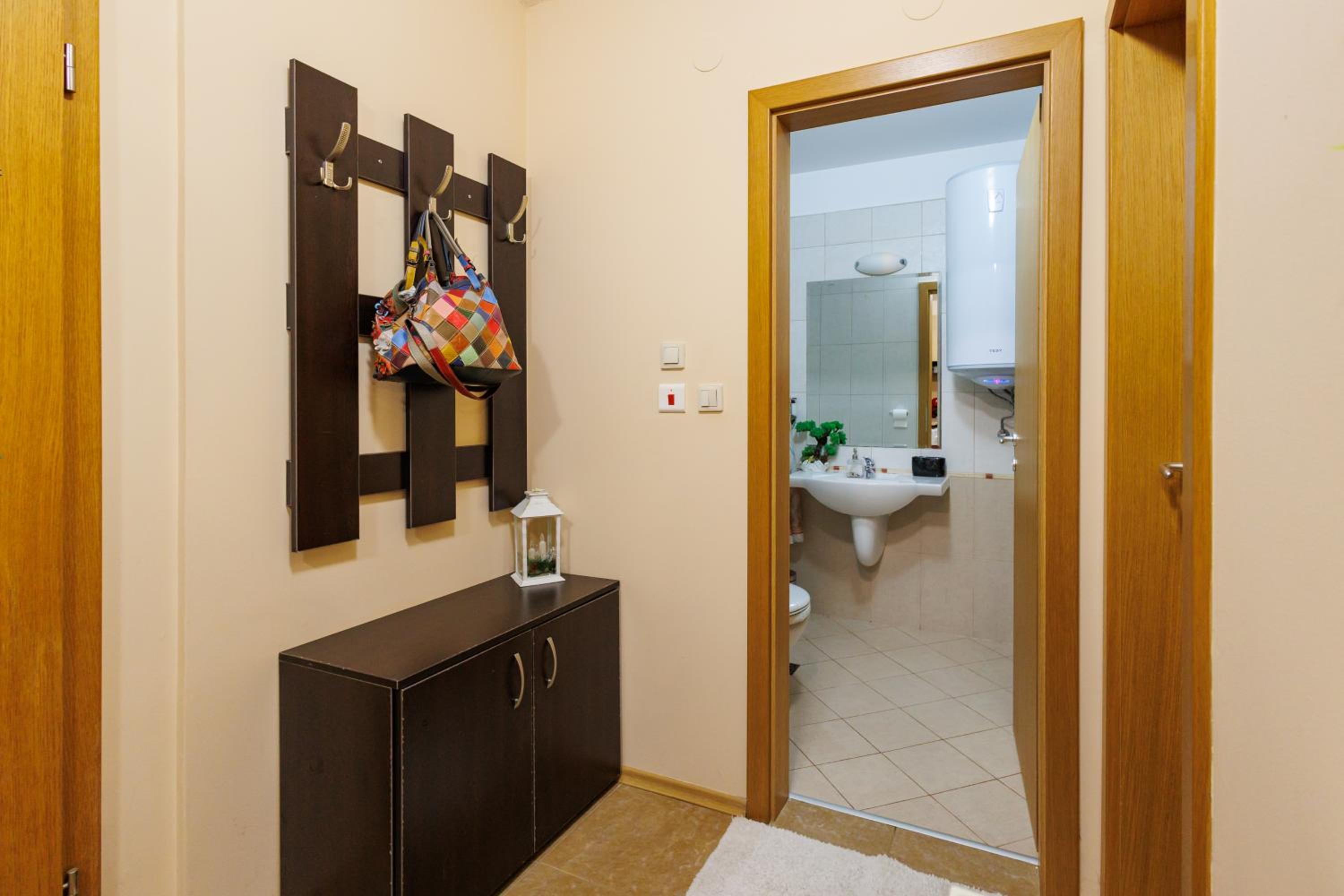 Garden apartment Aspen Suites A008