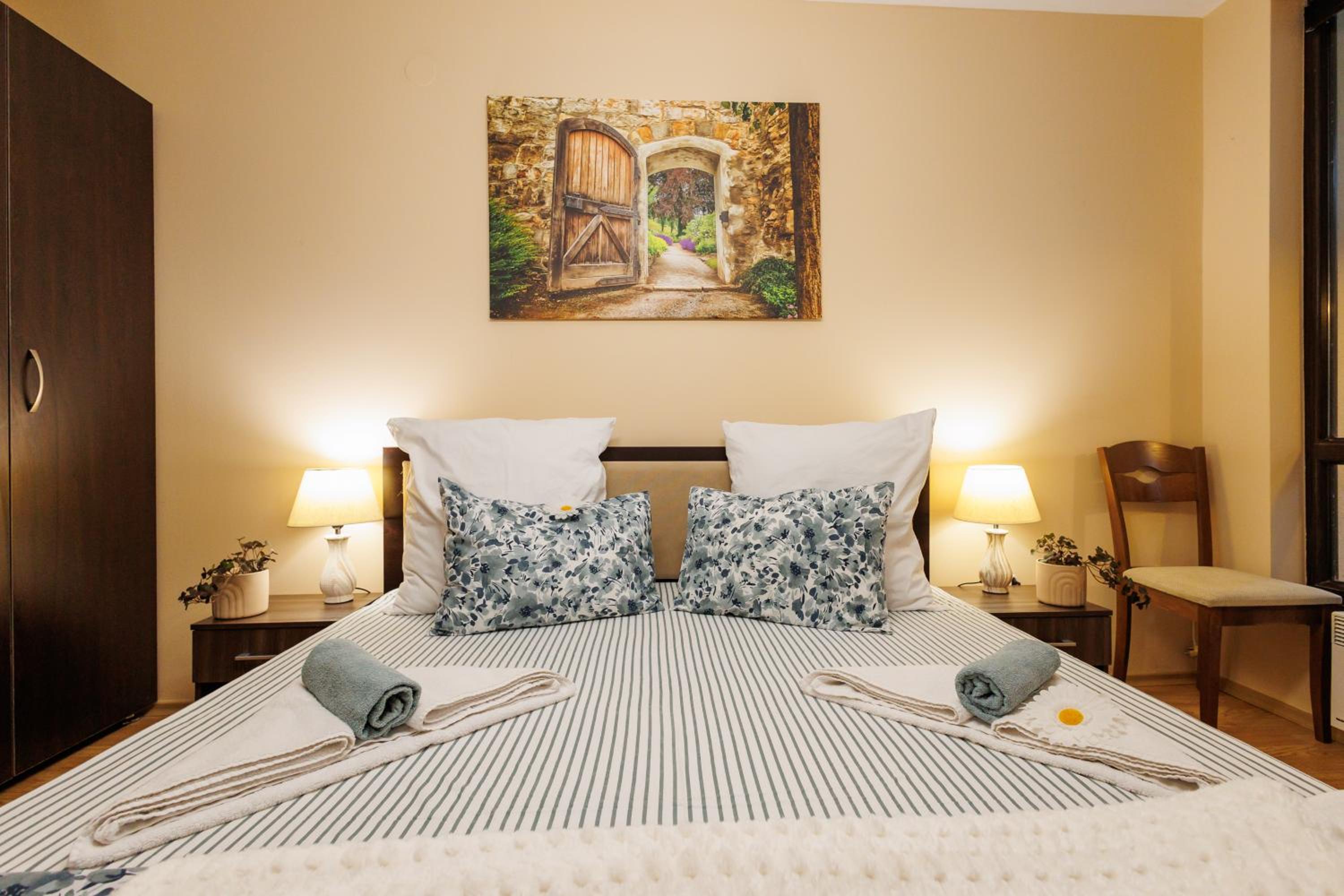 Garden apartment Aspen Suites A008
