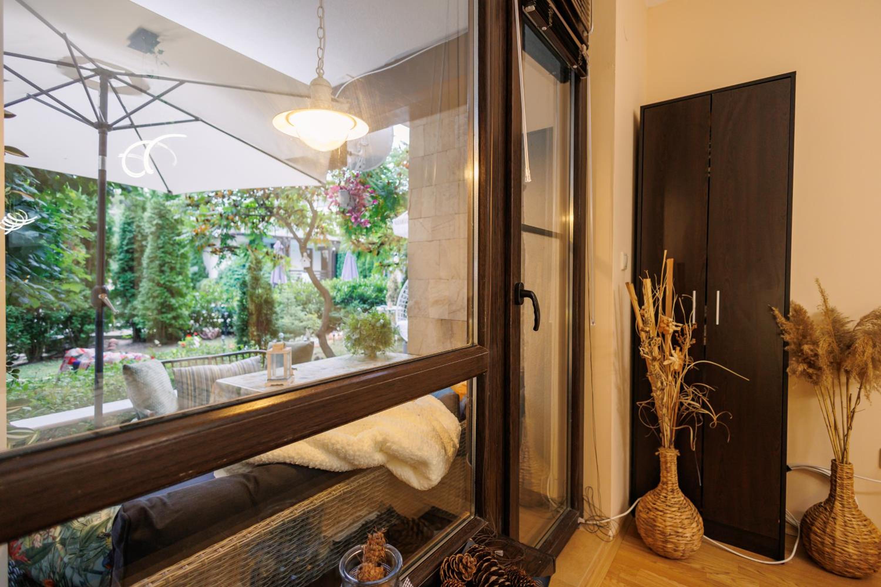 Garden apartment Aspen Suites A008