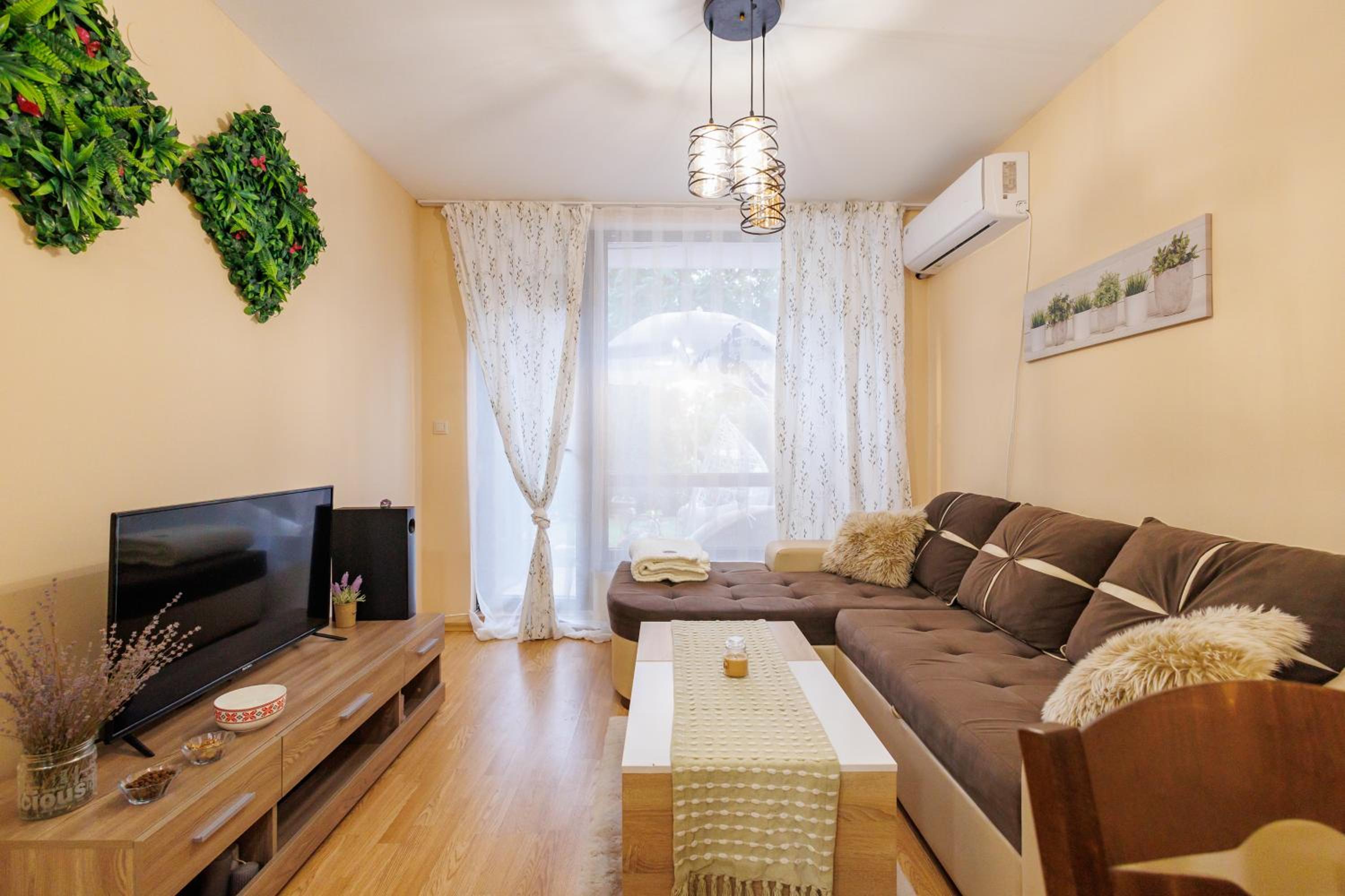 Garden apartment Aspen Suites A008