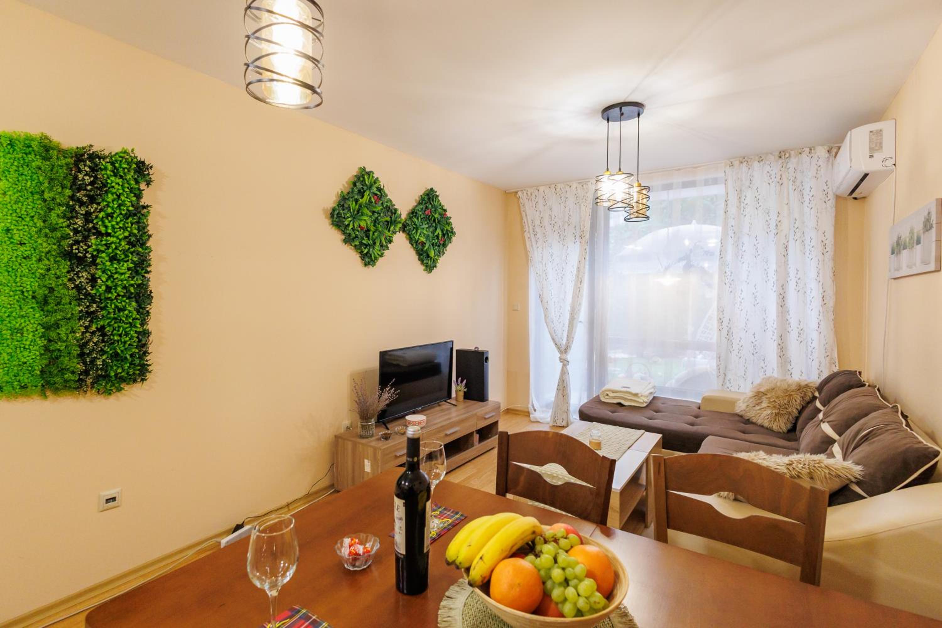 Garden apartment Aspen Suites A008