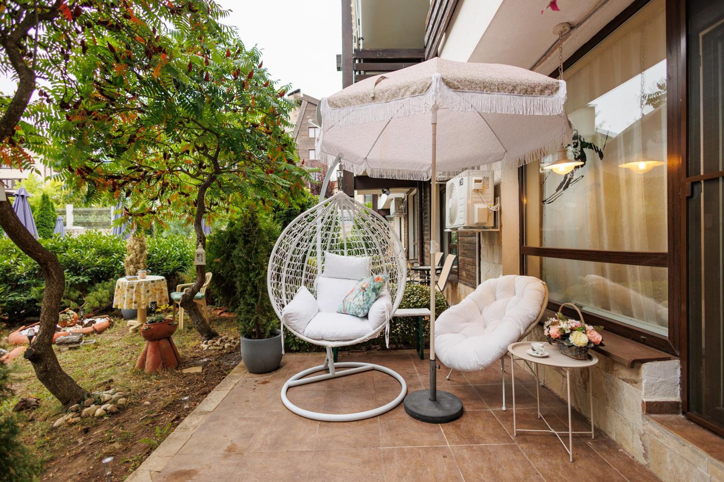 Garden apartment Aspen Suites A008