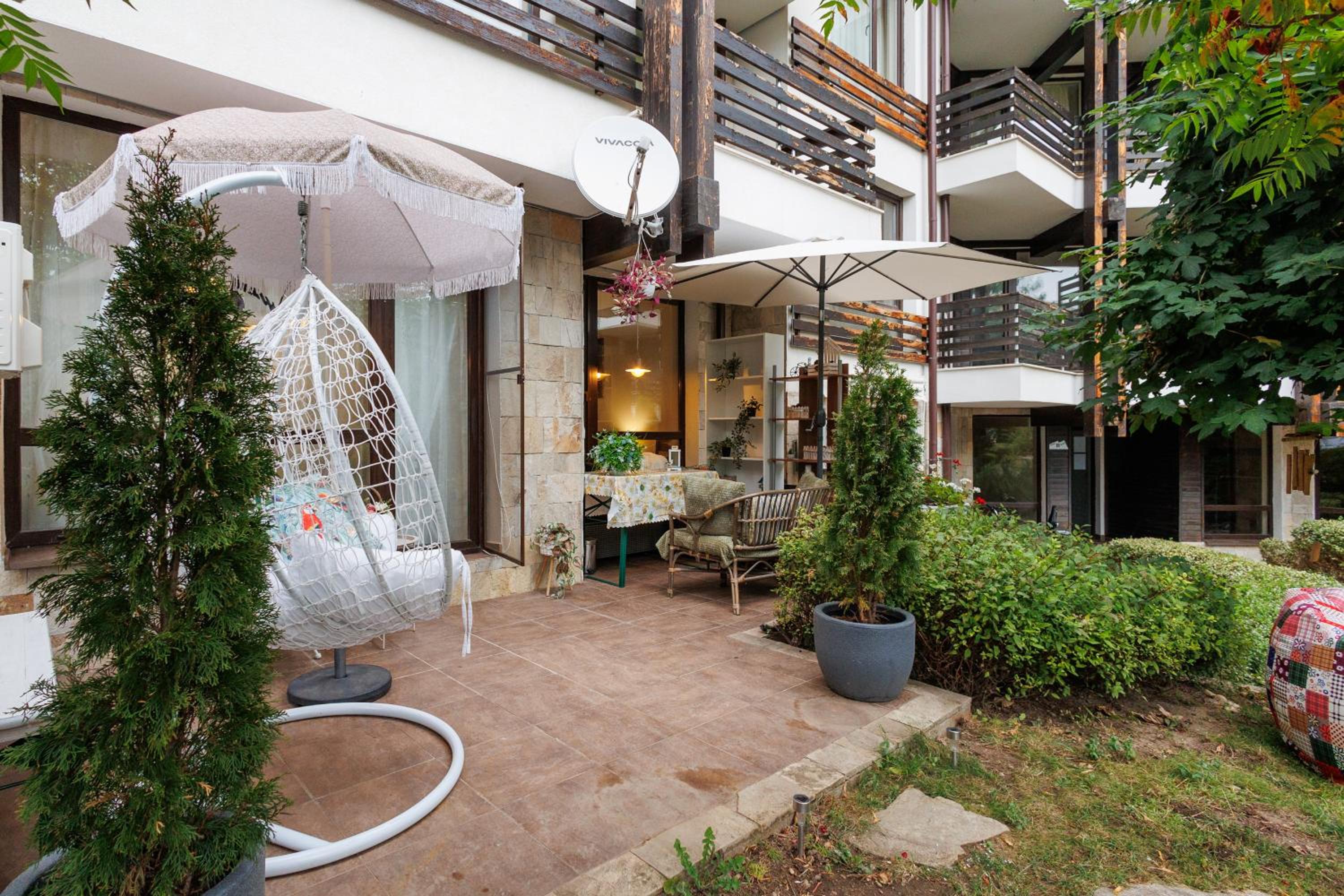 Garden apartment Aspen Suites A008