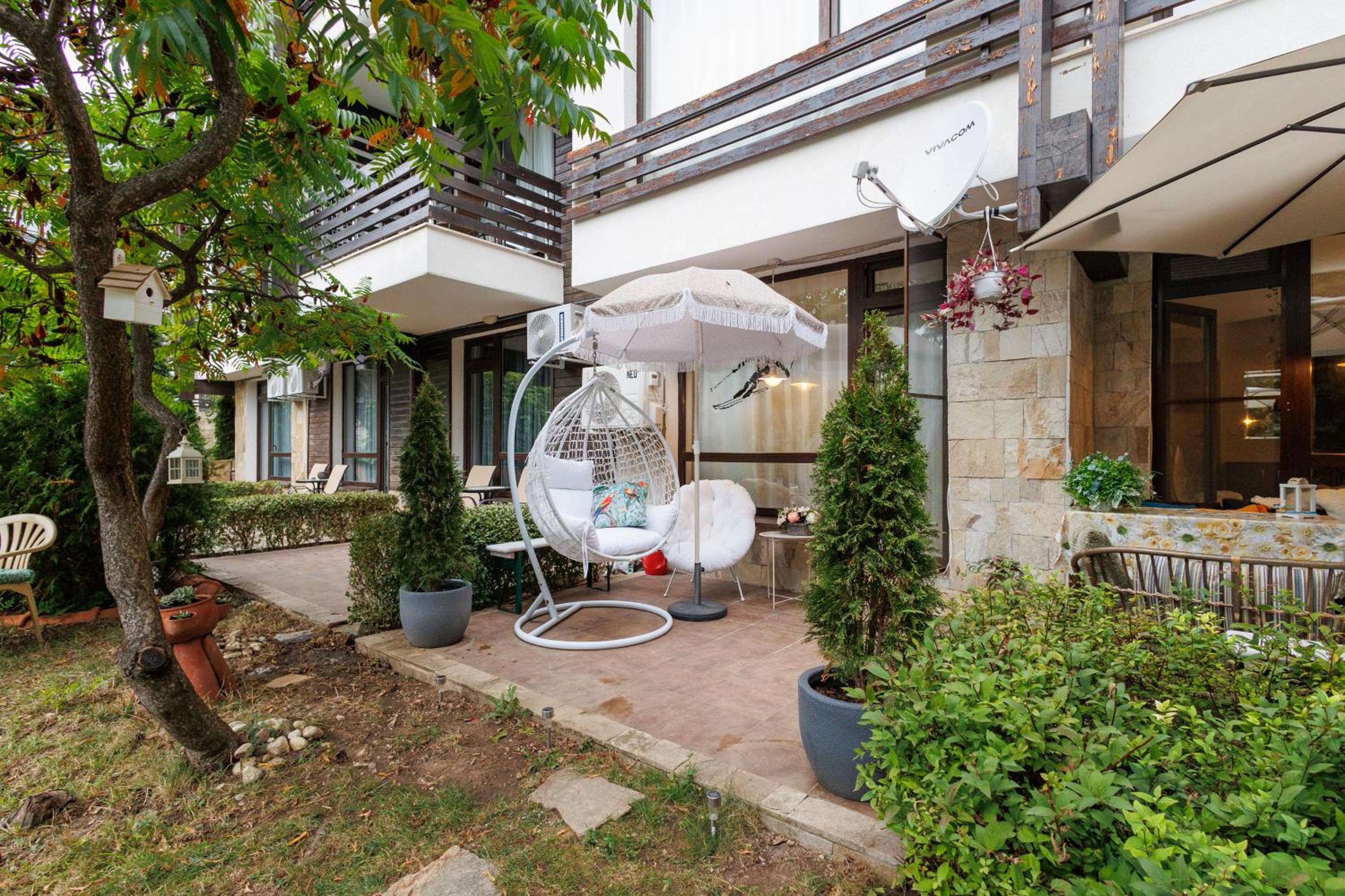 Garden apartment Aspen Suites A008