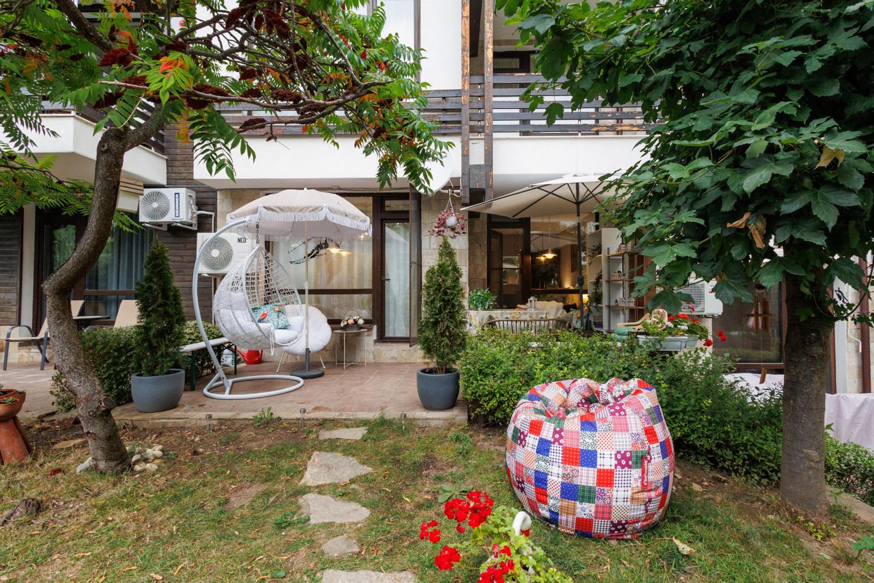 Garden apartment Aspen Suites A008