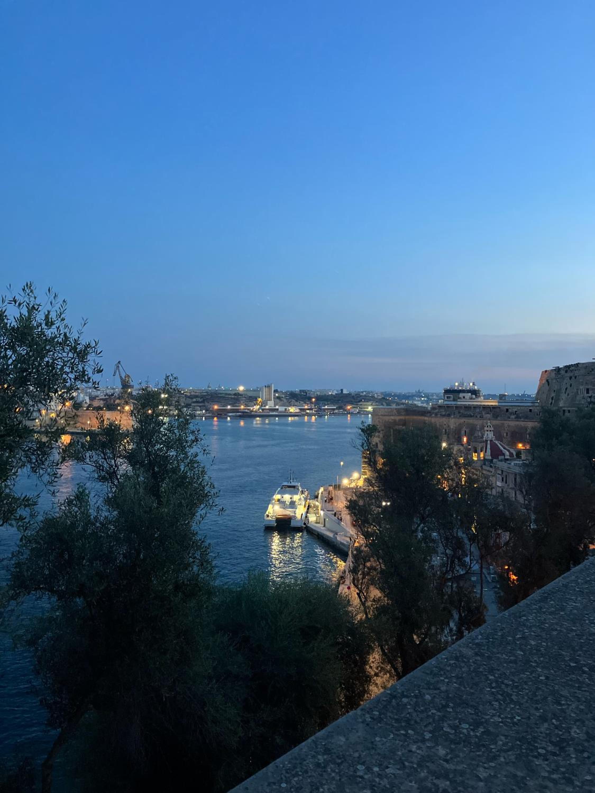 Penthouse w/ unique harbour view