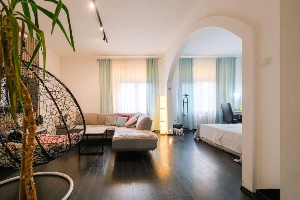 NEW - VeNi - Modern Downtown Apartment