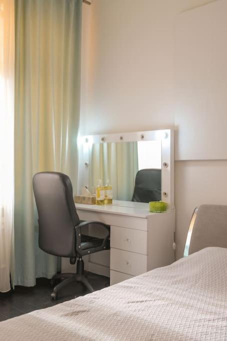 NEW - VeNi - Modern Downtown Apartment