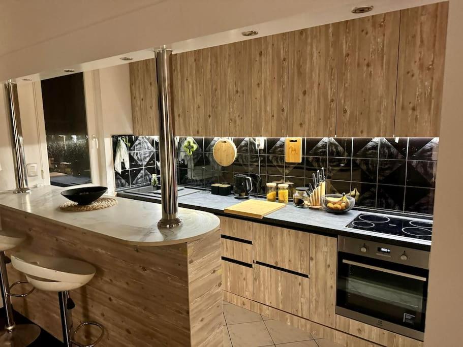 NEW - VeNi - Modern Downtown Apartment