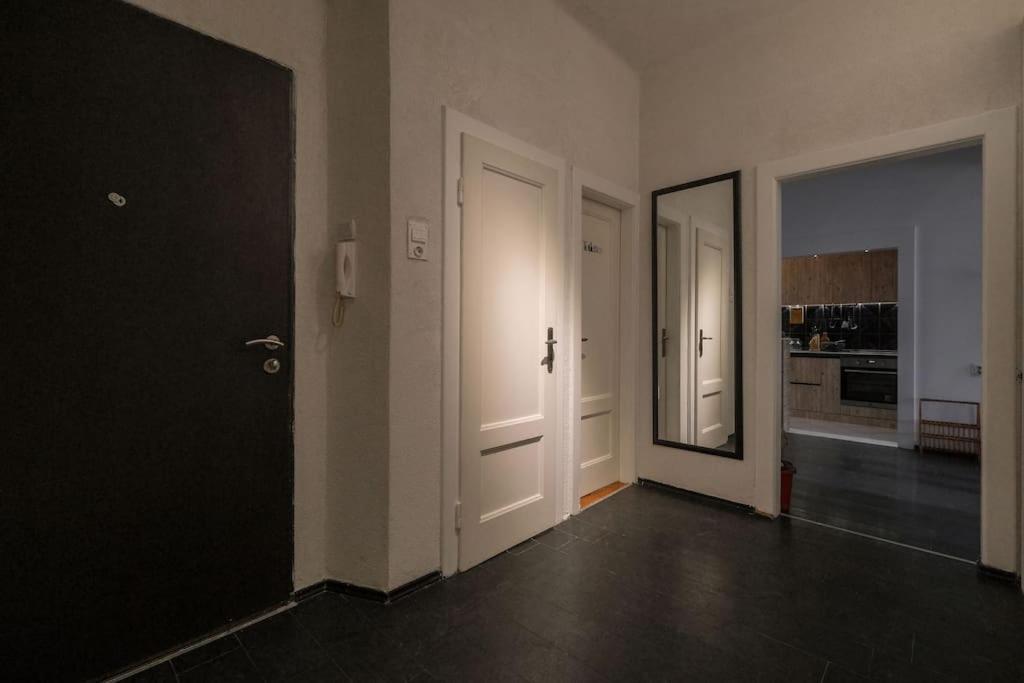 NEW - VeNi - Modern Downtown Apartment