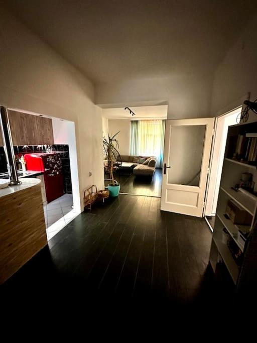 NEW - VeNi - Modern Downtown Apartment