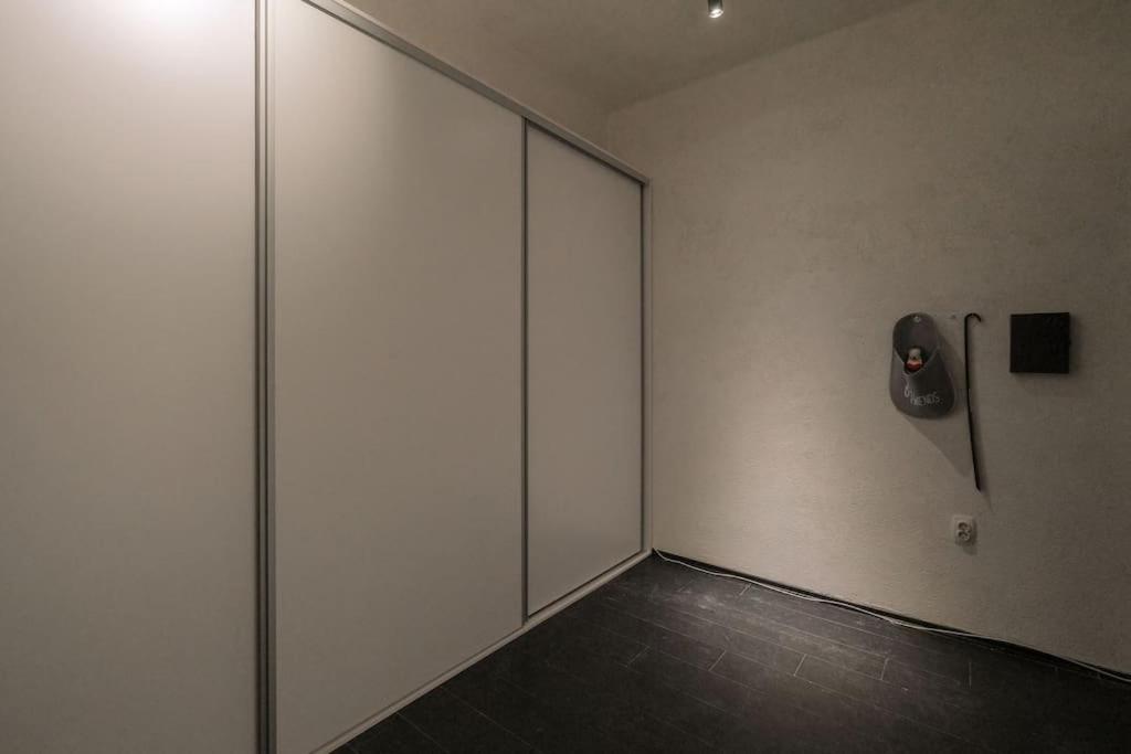 NEW - VeNi - Modern Downtown Apartment