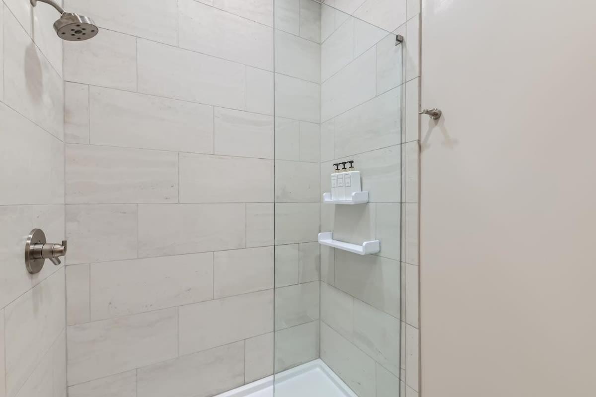 Golden Getaway Spacious 2BR Walk to Trails view 2