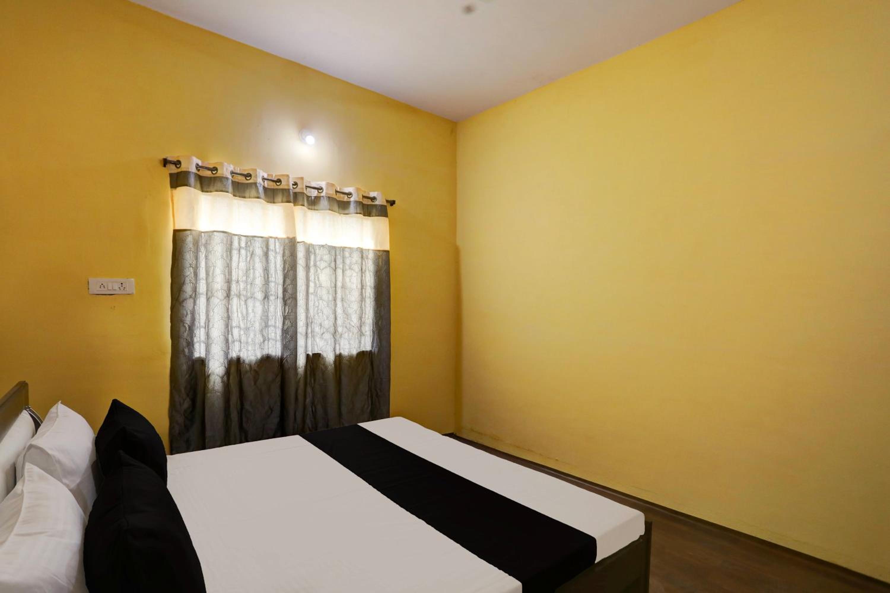 SPOT ON City Guest House view 3