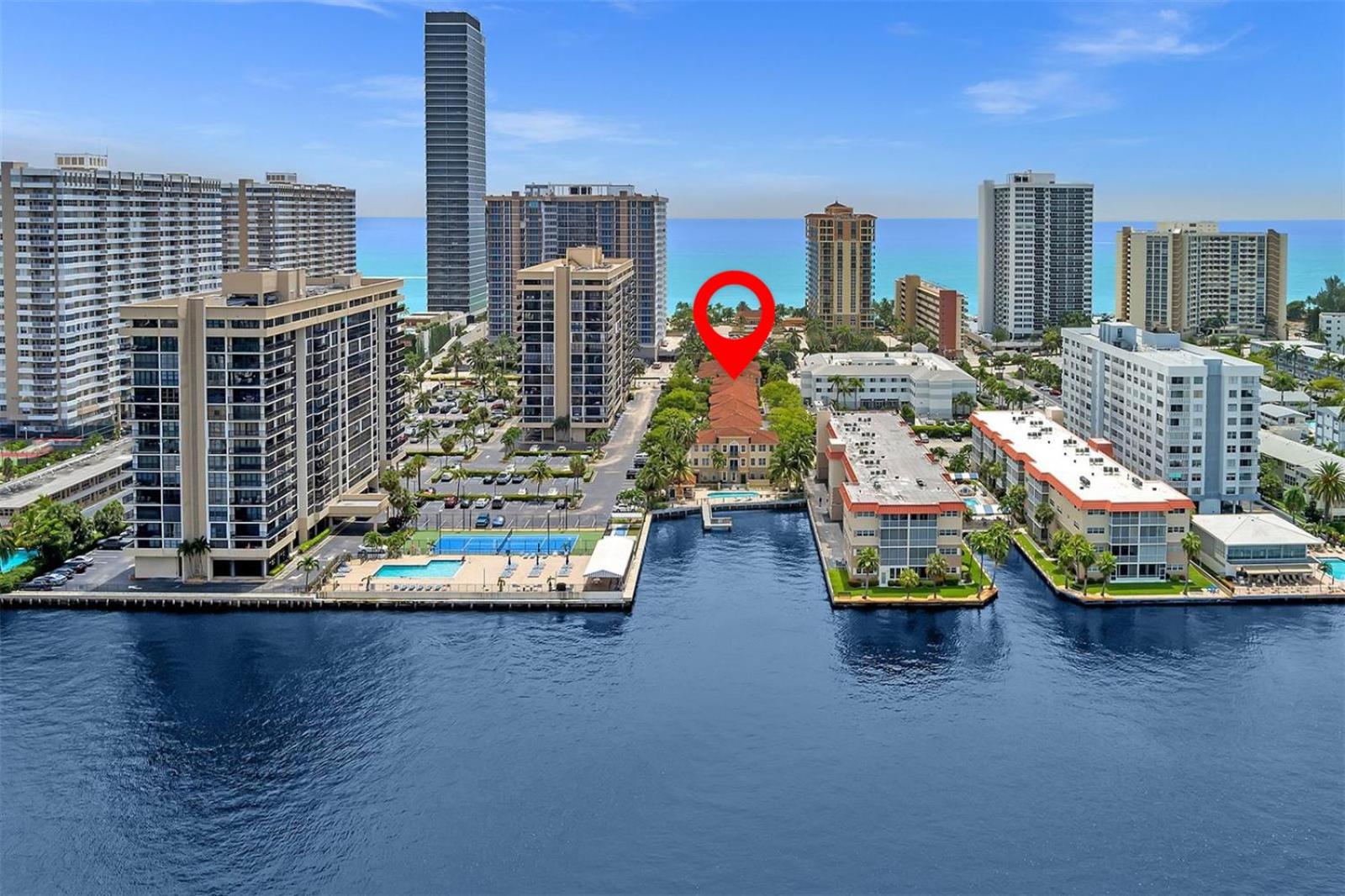 Bayside Townhome - Private Beach Access, Pool and Hot Tub, Free Parking