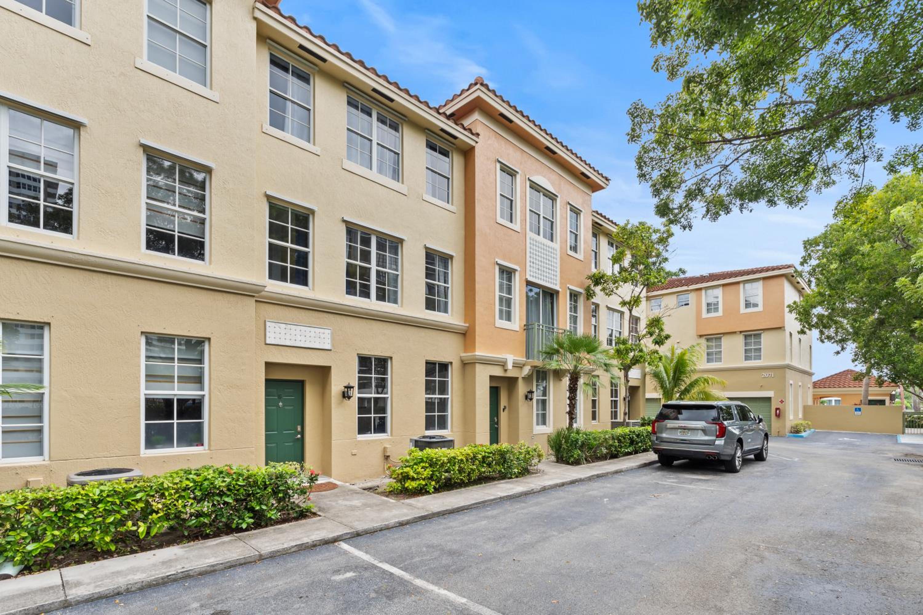 Bayside 3BDR Townhome w Ocean access - Pool and Hot Tub, Free Parking Garage! view 5