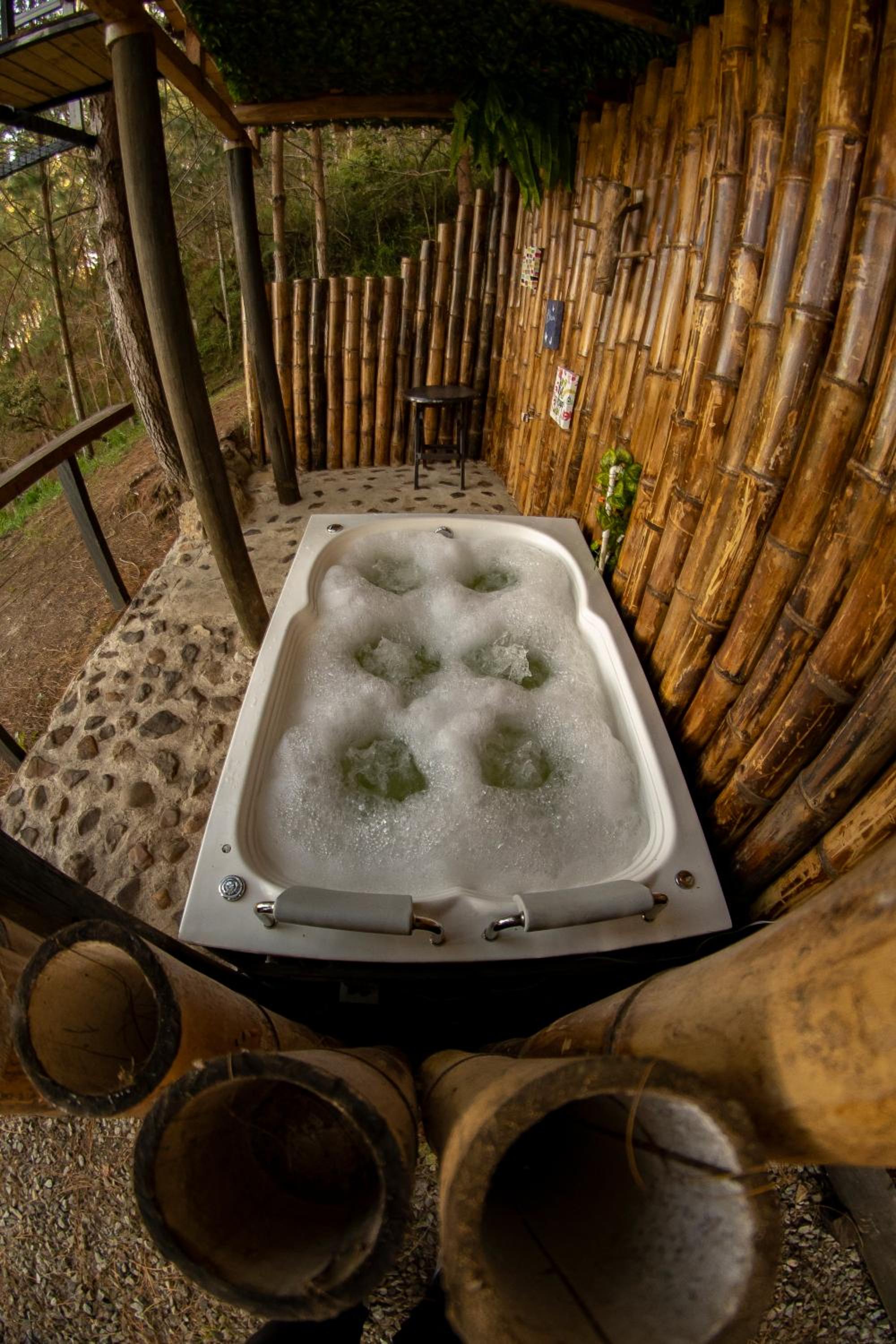 Refugio Natural - Guarne - Cabañas Ecológicas con Jacuzzi e hidromasaje