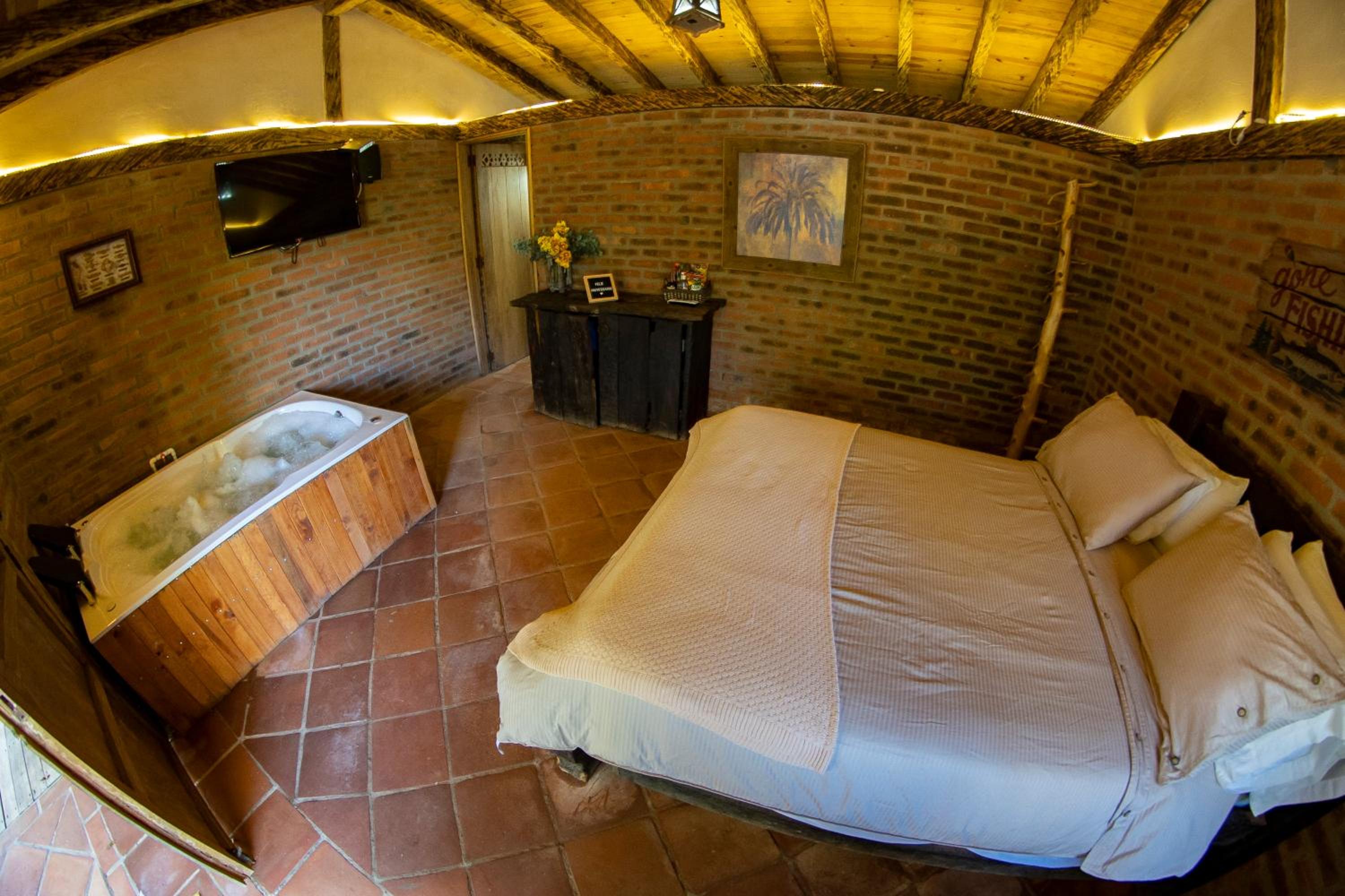 Refugio Natural - Guarne - Cabañas Ecológicas con Jacuzzi e hidromasaje